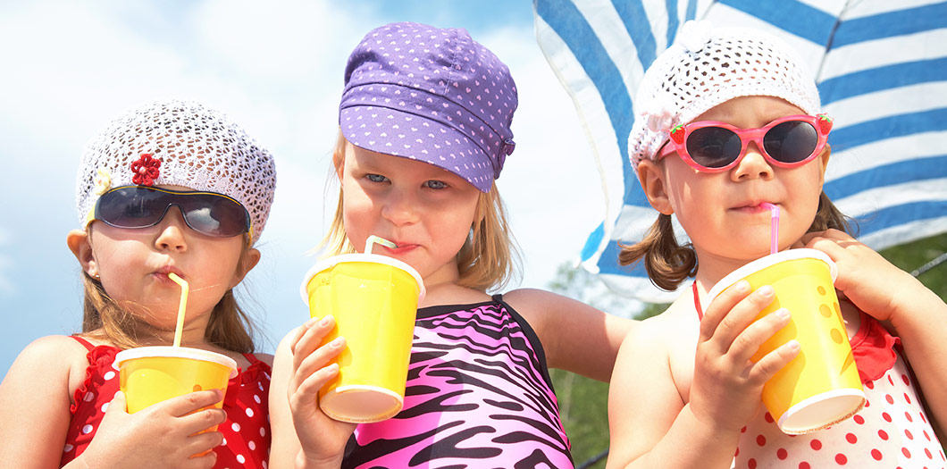 Erfrischende Sommerdrinks für die ganze Familie