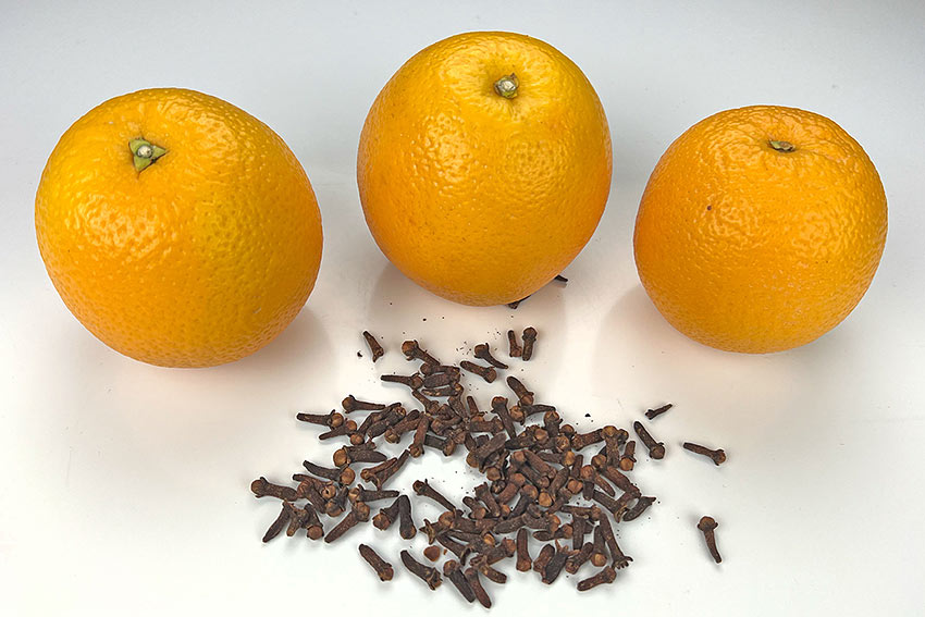 Diese Materialien benötigst Du für duftende Orangen